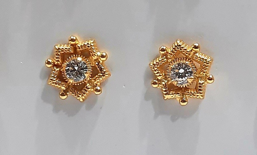 Hexa Nose pin